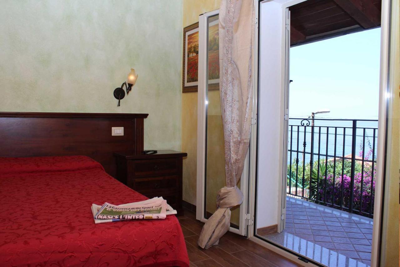 Villa Paladino - B&B E Guest House Шила Екстериор снимка