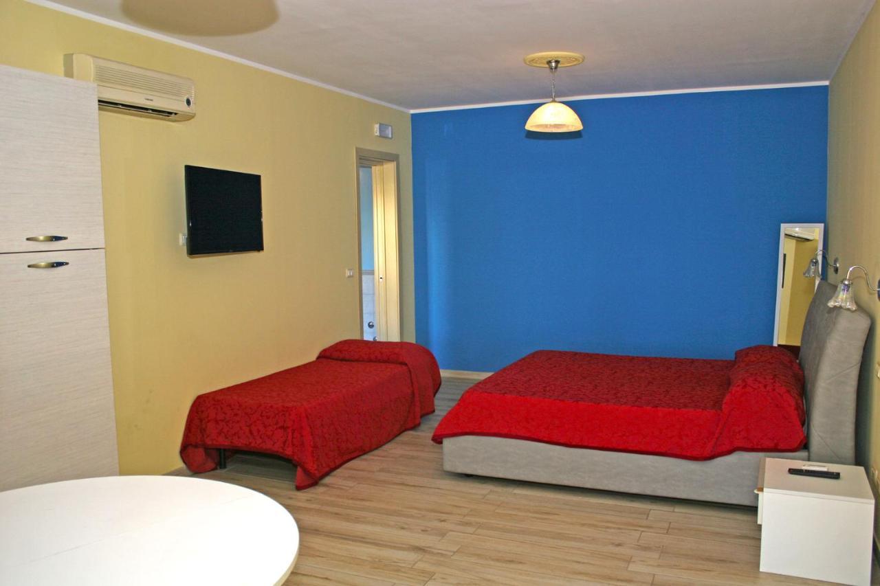 Villa Paladino - B&B E Guest House Шила Екстериор снимка